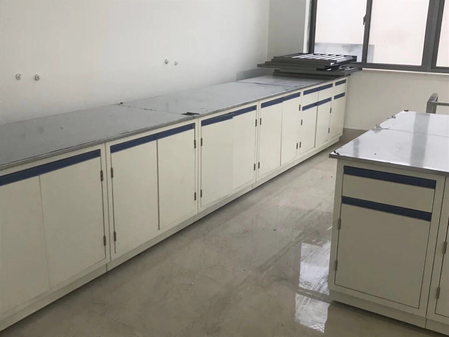 全钢边台02柜门拉手分体式