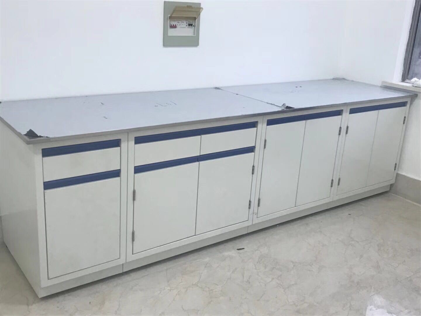 全钢边台01柜门拉手分体式